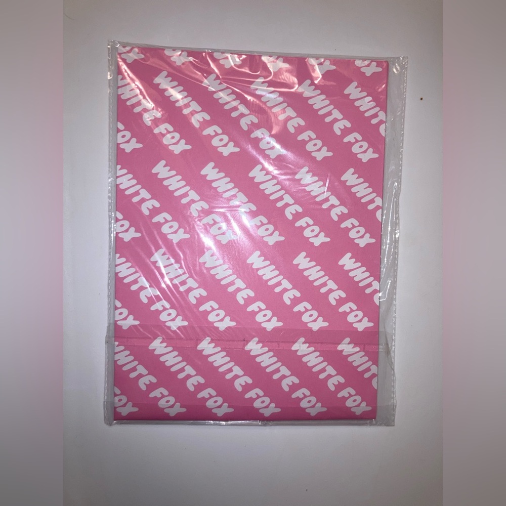 White Fox Gift Card Set - Picture 2 of 3